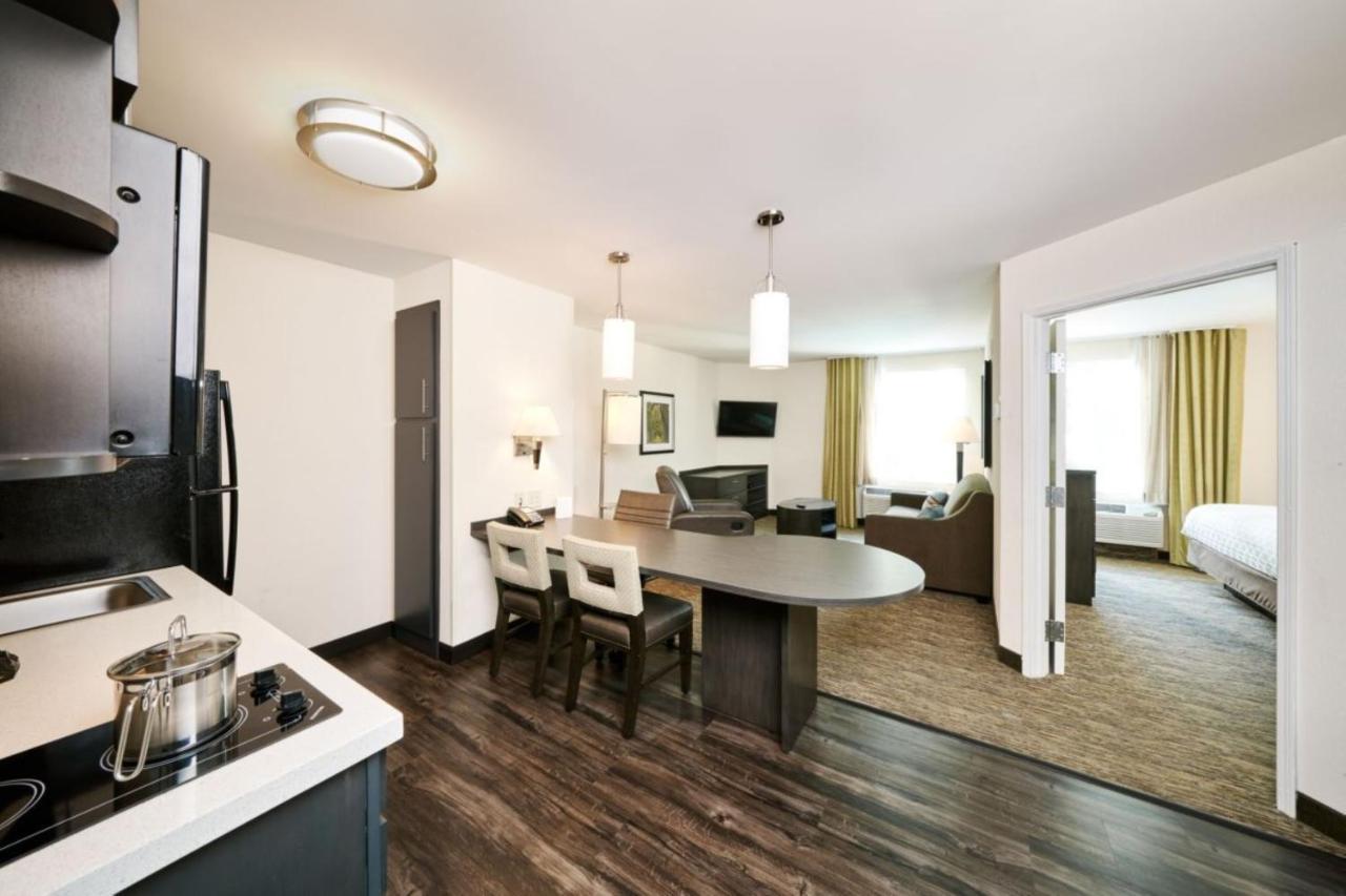 Candlewood Suites Pueblo By Ihg Экстерьер фото